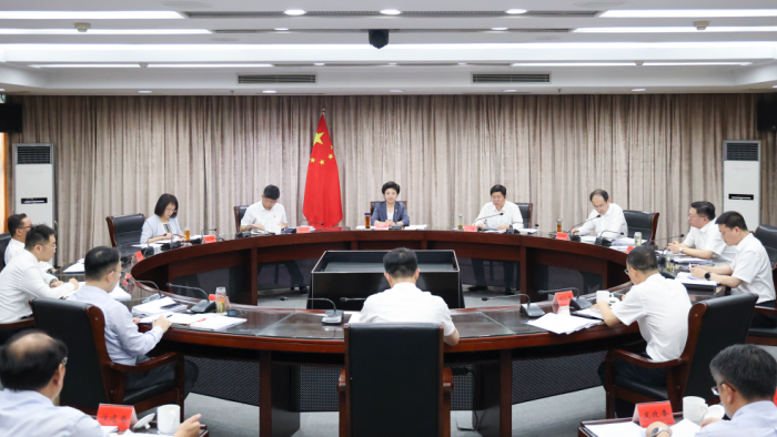 萬聞華主持召開市政府黨組理論學習中心組學習會和市政府黨組會議